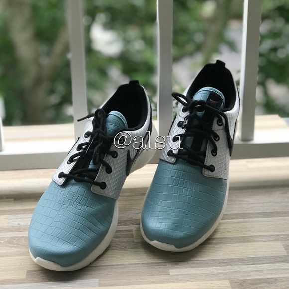 NWT NIKE Sportswear Roshe One LX WMNS - Picture 3 of 8